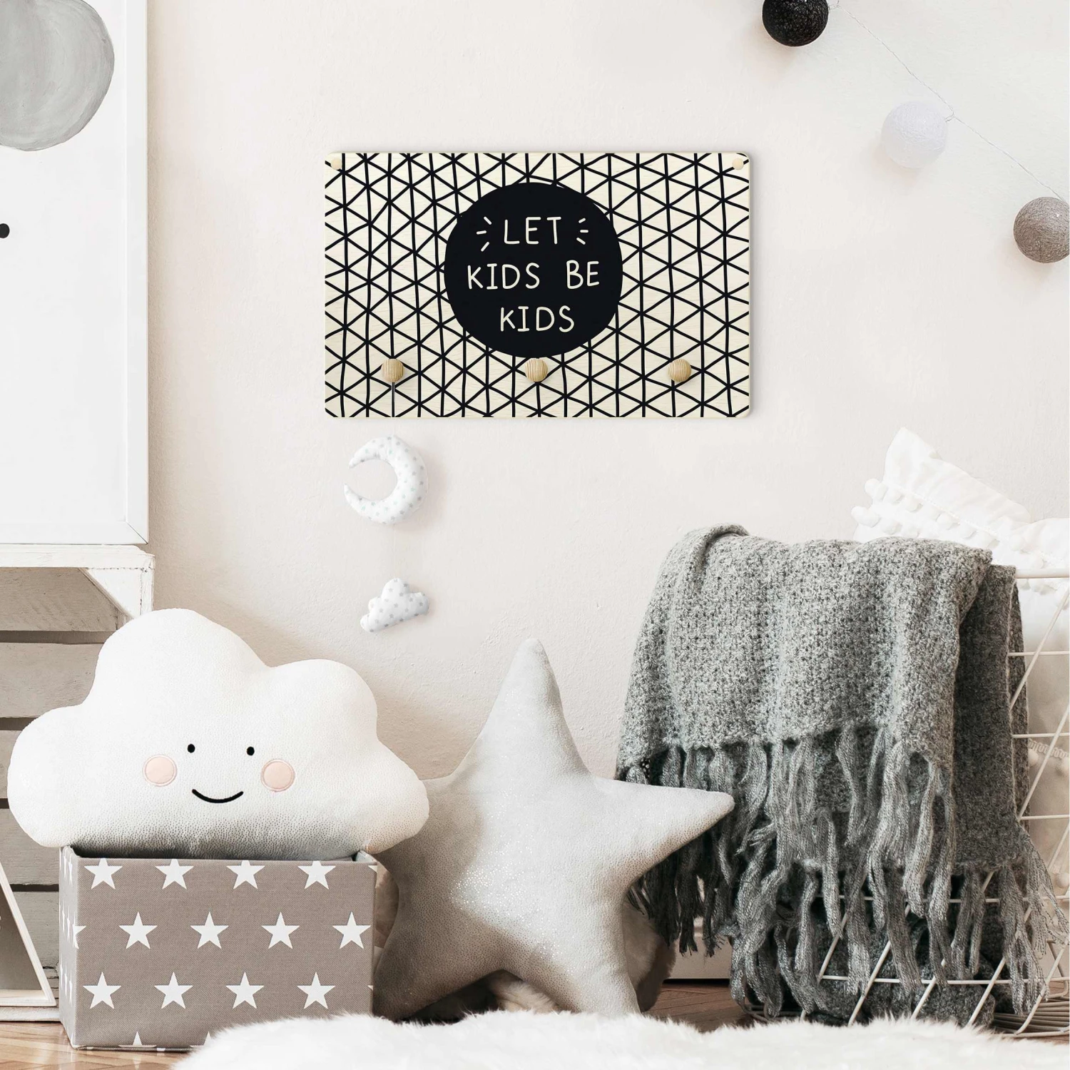 Kindergarderobe Holz - Let Kids Be Kids Mit Gitter Schwarz In Schwarz-Weiß 3 Kindergarderobe Holz - Let Kids Be Kids Mit Gitter Schwarz In Schwarz-Weiß – Bild 3